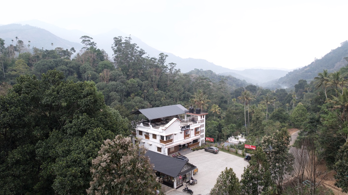 ELENJI Merry Woods Resort